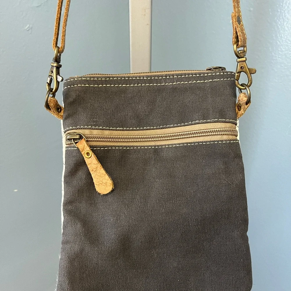 Myra Crossbody Bag-NWOT - Picture 3 of 6